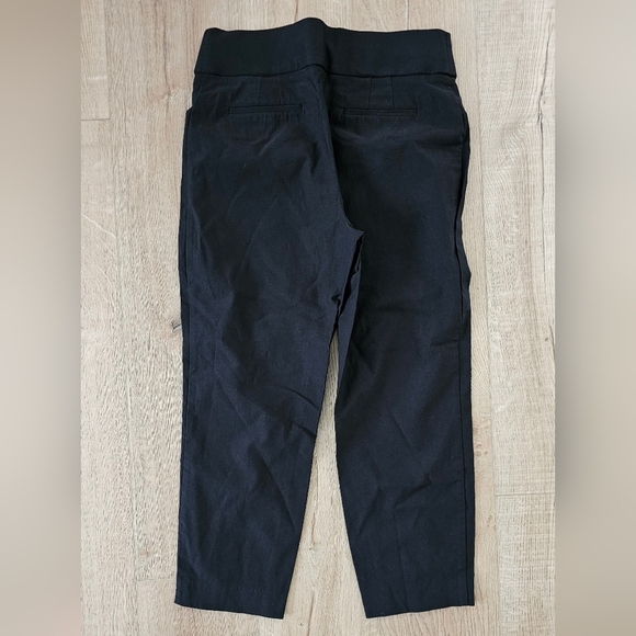 Apt. 9 Black Capris with Structured Fabric and Tailored Fit - Picture 2 of 4